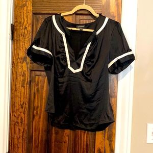 Beautiful vintage keyhole button silk blouse